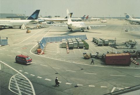 Peter/David Fischli/Weiss, Flughafen : Frankfurt am Main, Aéroport : Francfort sur le Main, s.d.