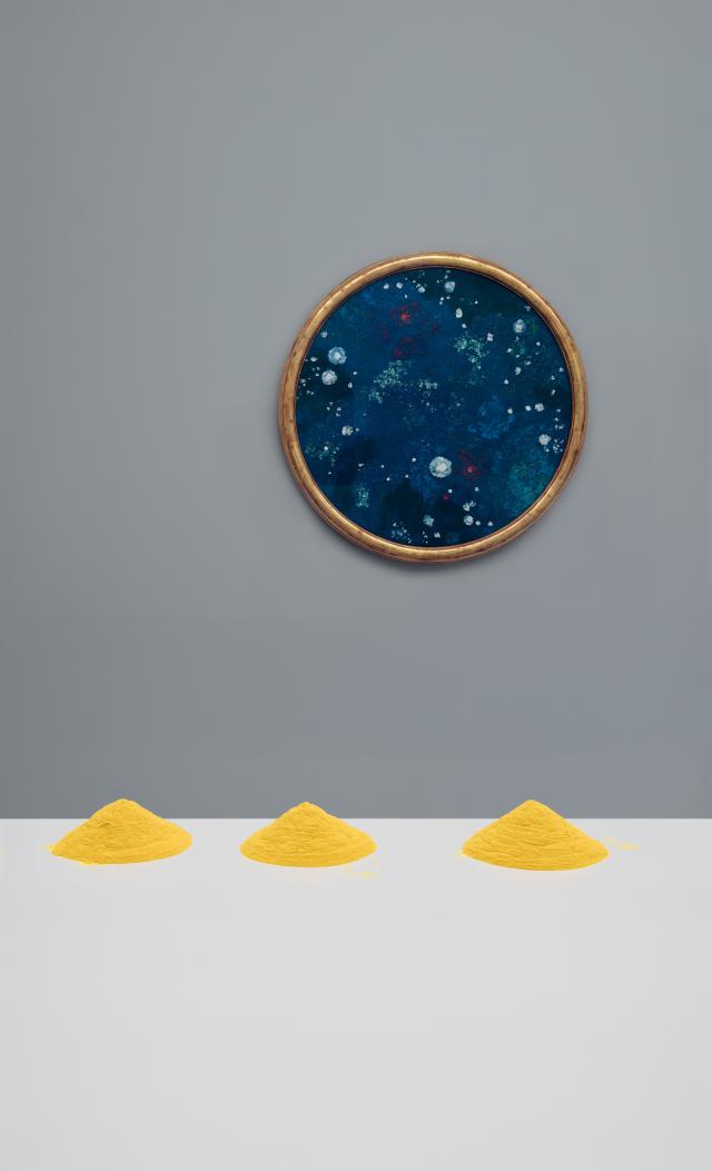 Vue d'exposition avec les œuvres de Wolfgang Laib et Augusto Giacometti